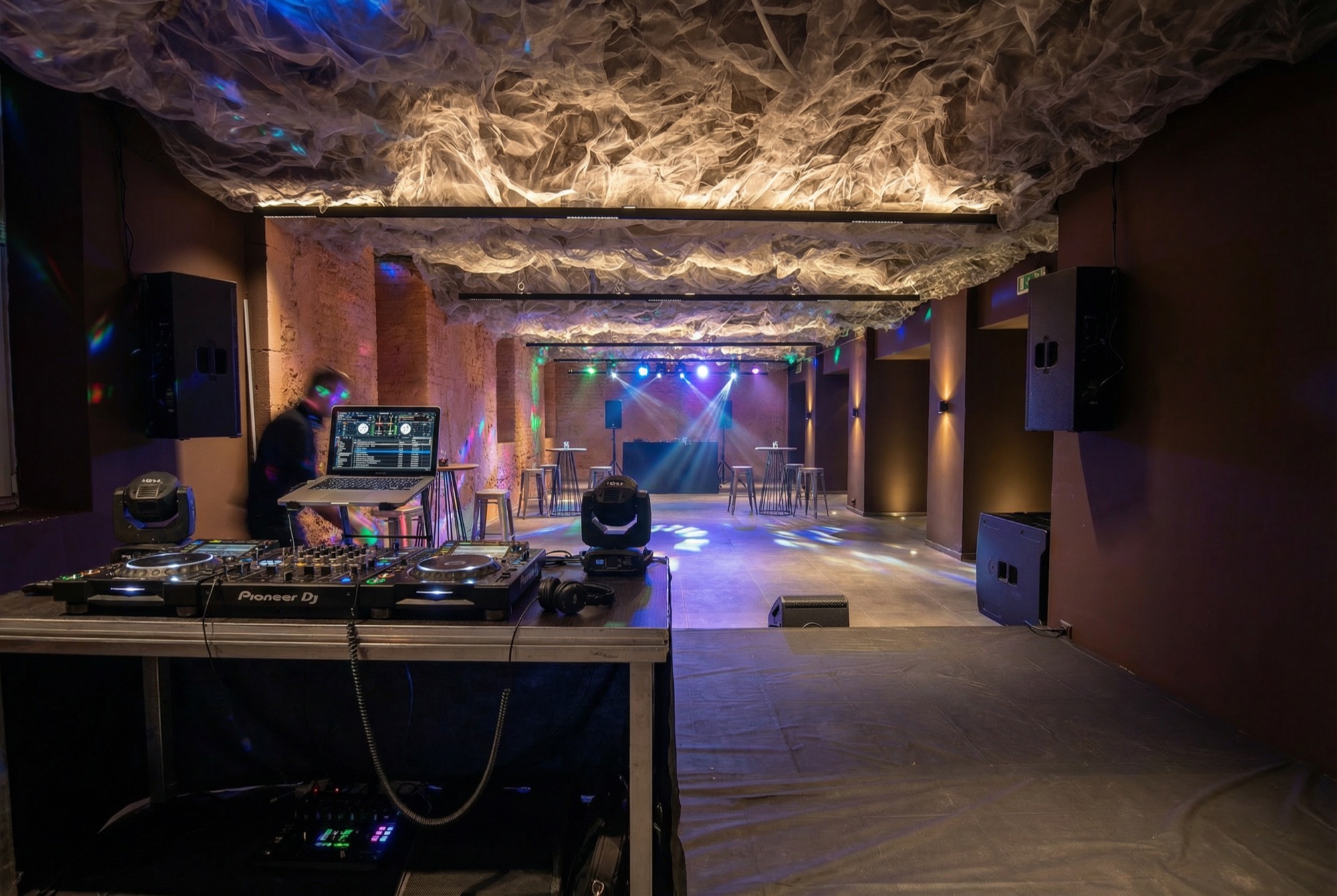 Vizualizácia – DJ párty so svetelnou show